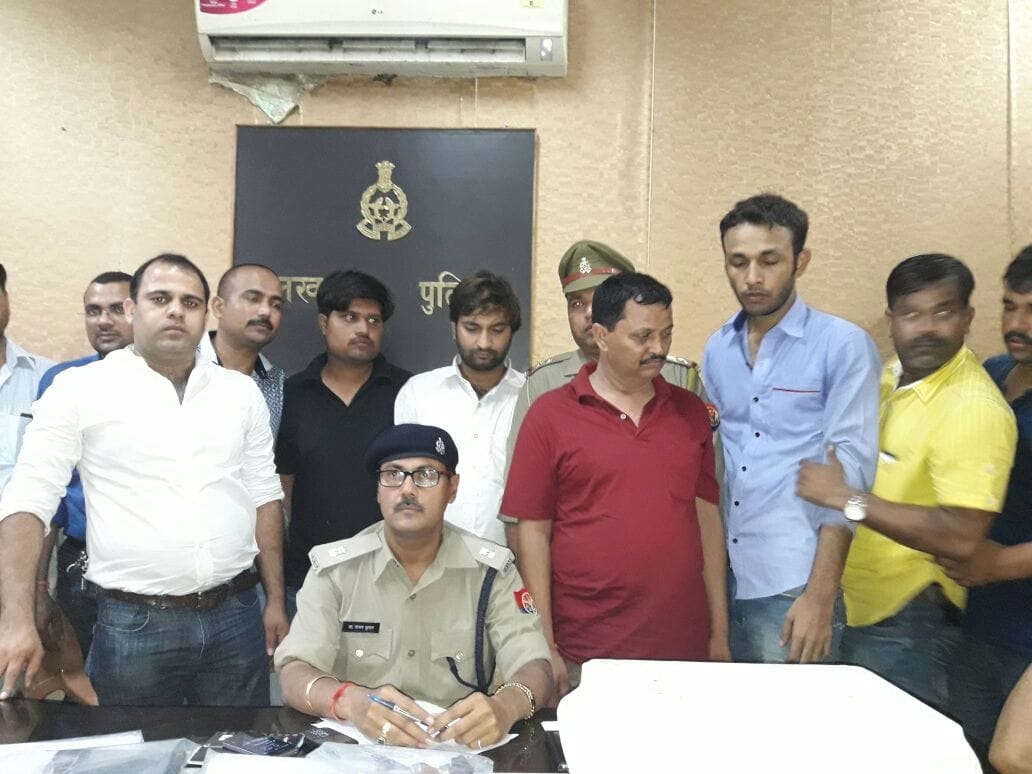 constable arrested frauds by sting operation