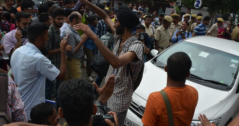 Student union of punjab university protesting due to fee hike in campus