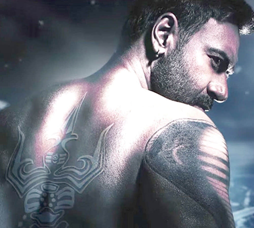 Ajay Devgn Erica Kaar 3 minute long LIP LOCK in Shivaay