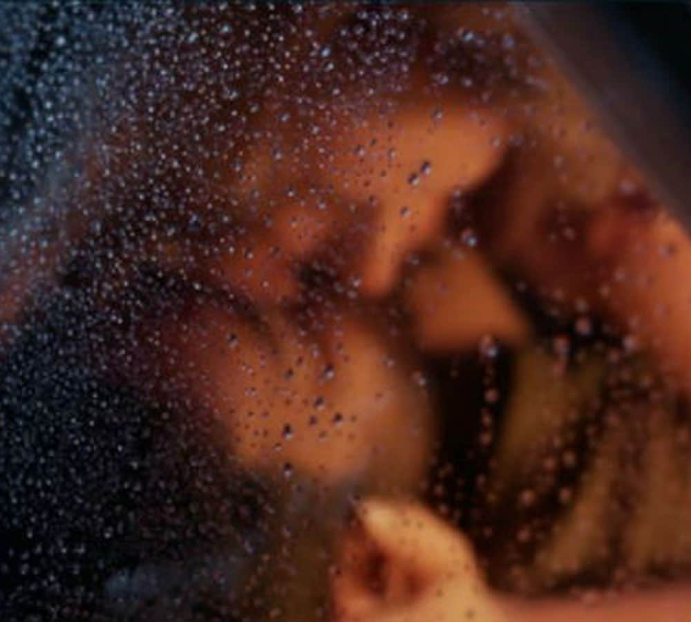 Ajay Devgn Erica Kaar 3 minute long LIP LOCK in Shivaay