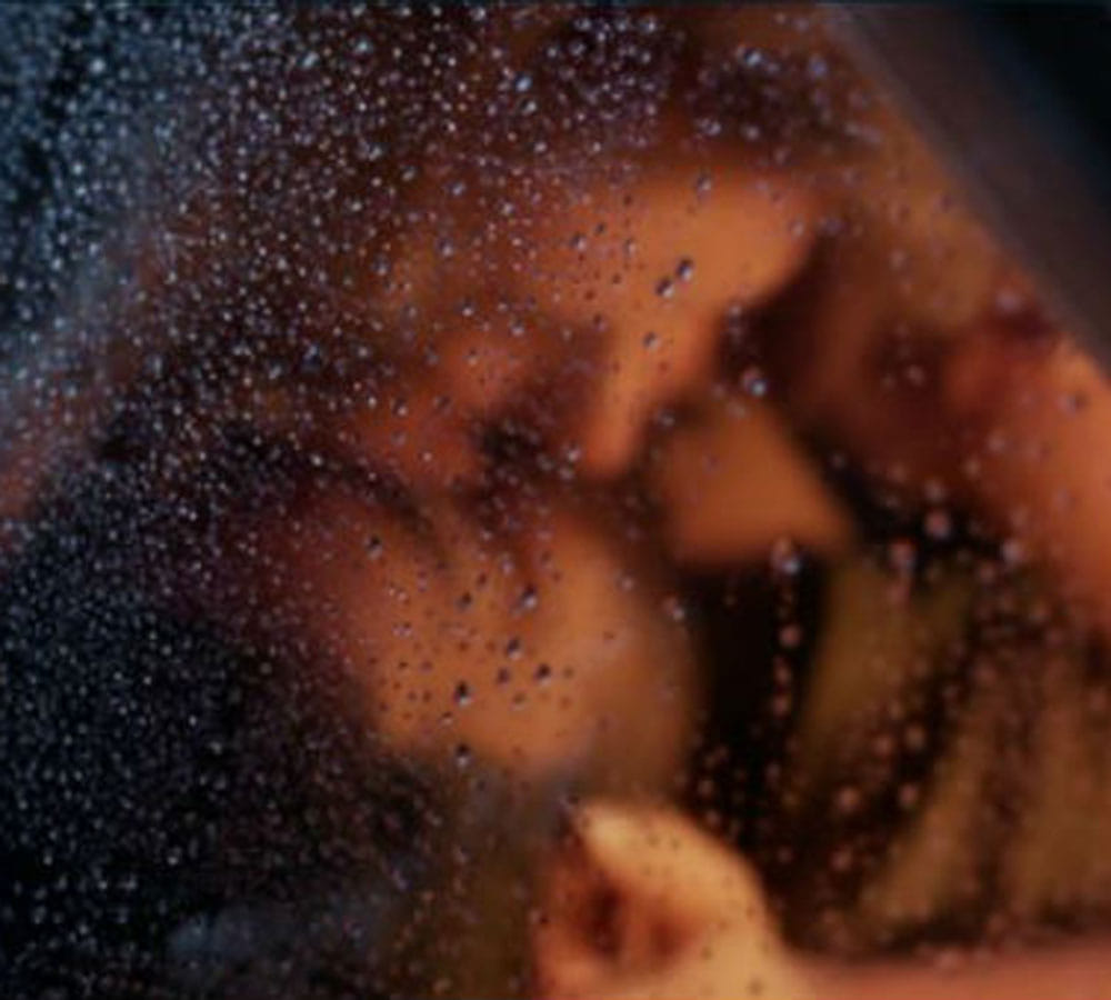 Ajay Devgn Erica Kaar 3 minute long LIP LOCK in Shivaay