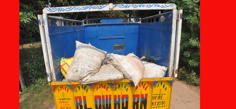 Photos: informants reported on a truck full of cow skins Rngehath smuggler arrested