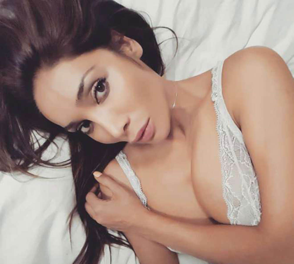 sofia hayat post her hot photo