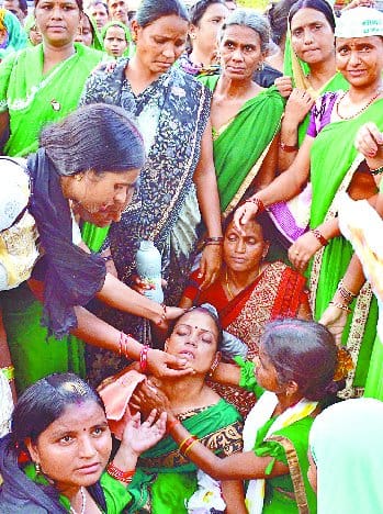 Strike everywhere , in offices Ah , people suffering