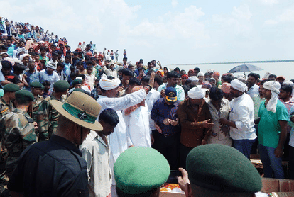 Shaheed Rajesh Yadav and Surendra Yadav cremated