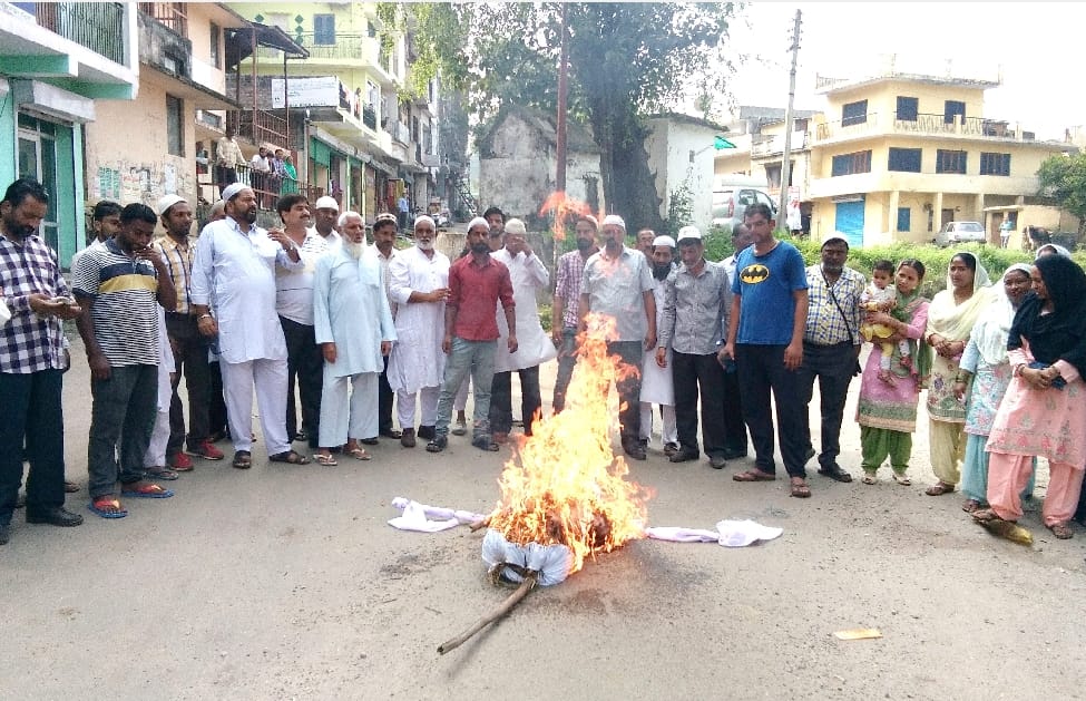 Musilm People Protest Againest Pakistan on Uri Attack.