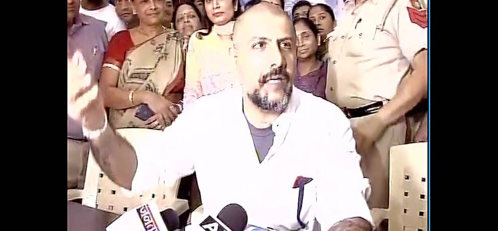 vishal dadlani apologises to jain muni tarun sagar in chandigarh
