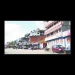 लोहाघाट बाजार में पसरा सन्नाटा। 