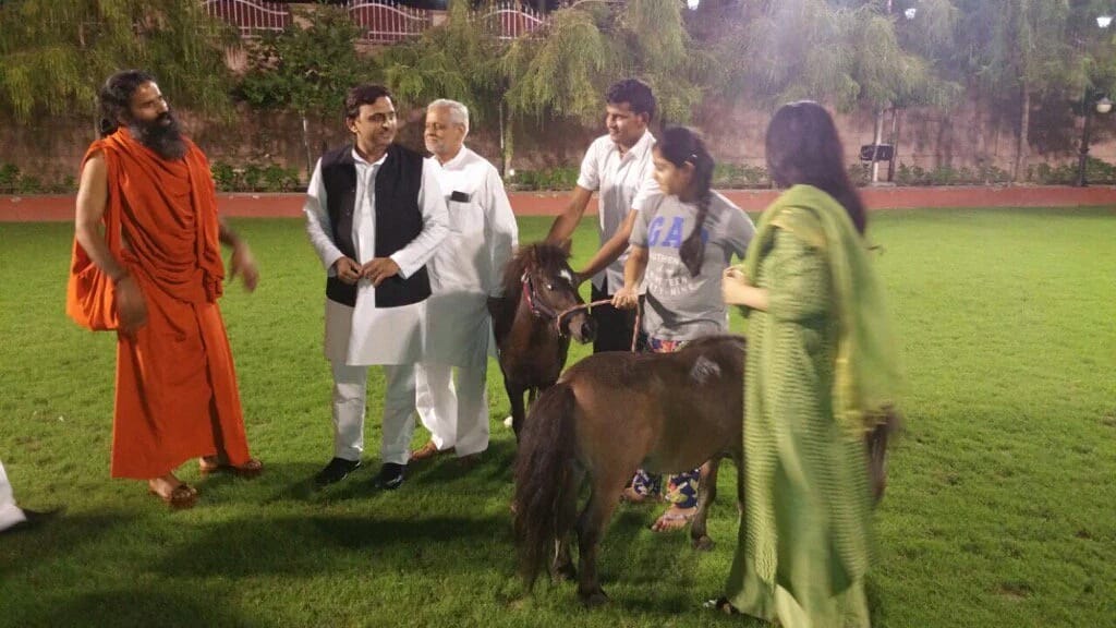 baba ramdev meets akhilesh yadav in lucknow
