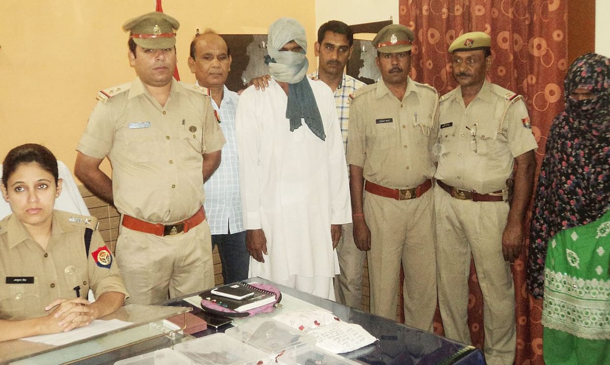 Women with two arms traffickers arrested.