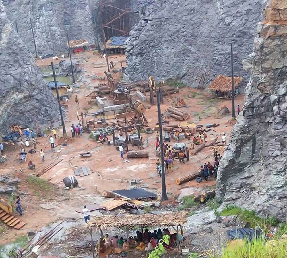 bahubali 2 set photos leaked on internet