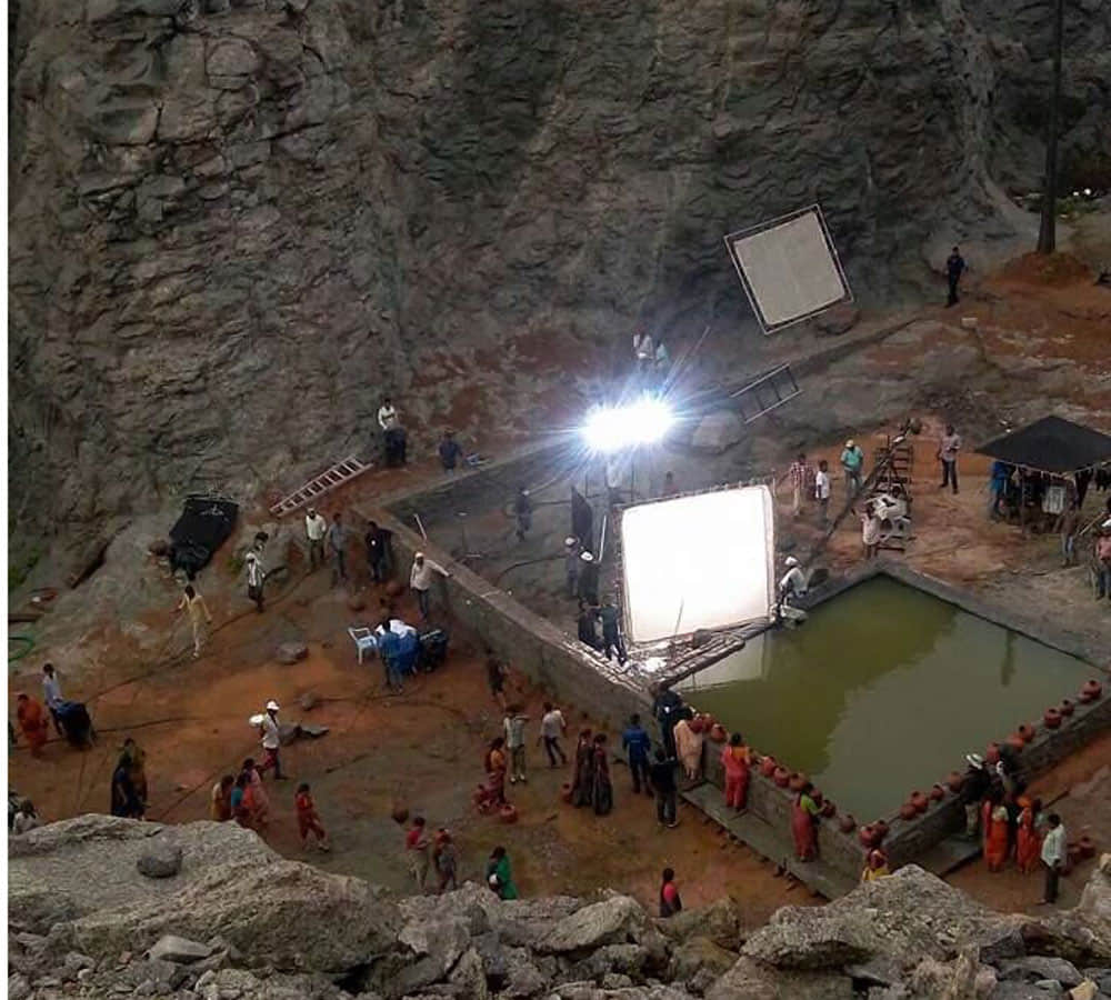 bahubali 2 set photos leaked on internet