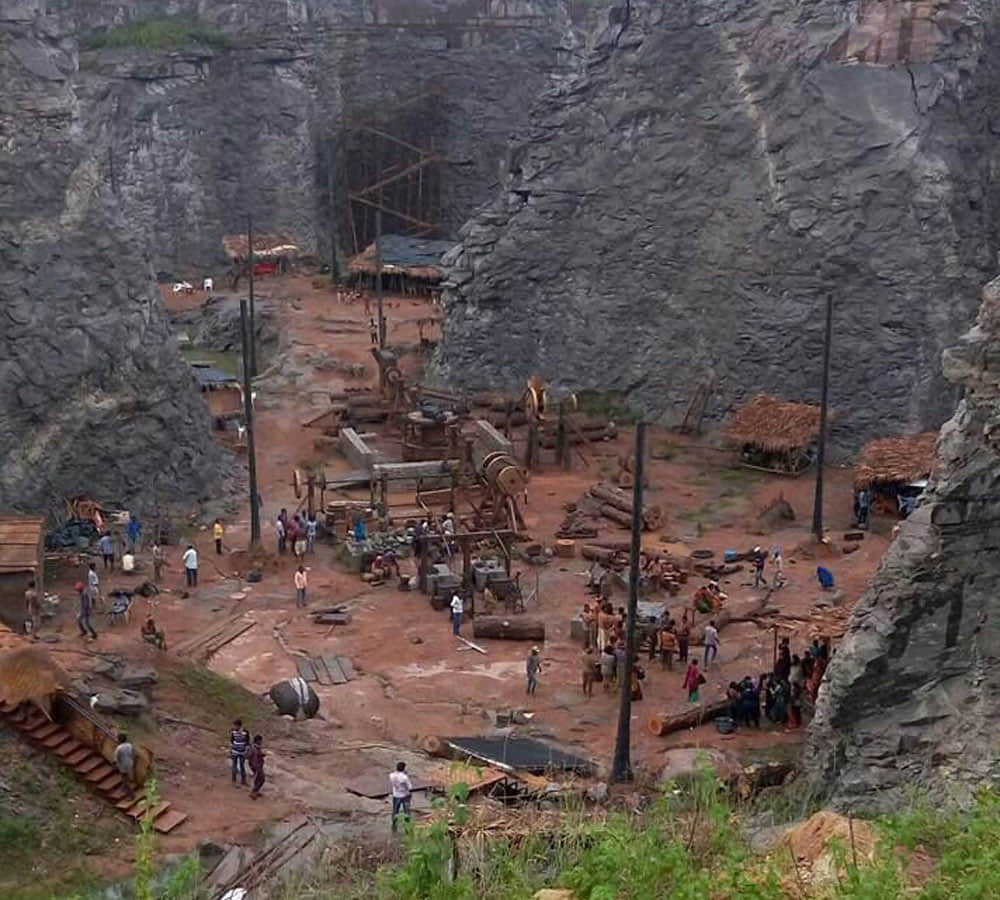 bahubali 2 set photos leaked on internet