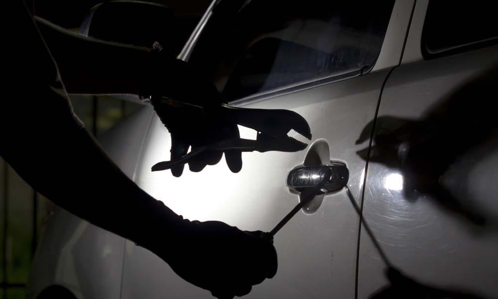 Goods of six lakh stolen from home