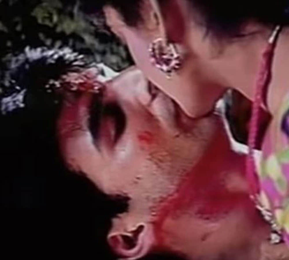 kiss scene of famous bollywood actors