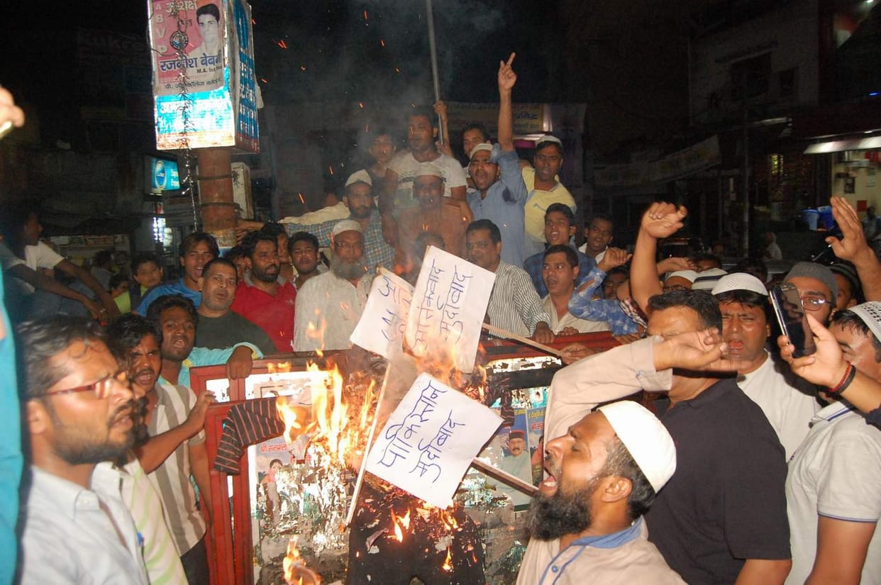 Muslims burned the effigy of Pakistan.