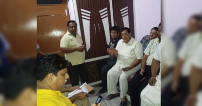 Mansa Devi Road, near Jama Masjid, robbed a businessman