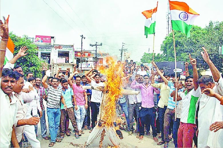 Pakistan PM's effigy
