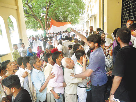 In the scramble to pass noisily Entry