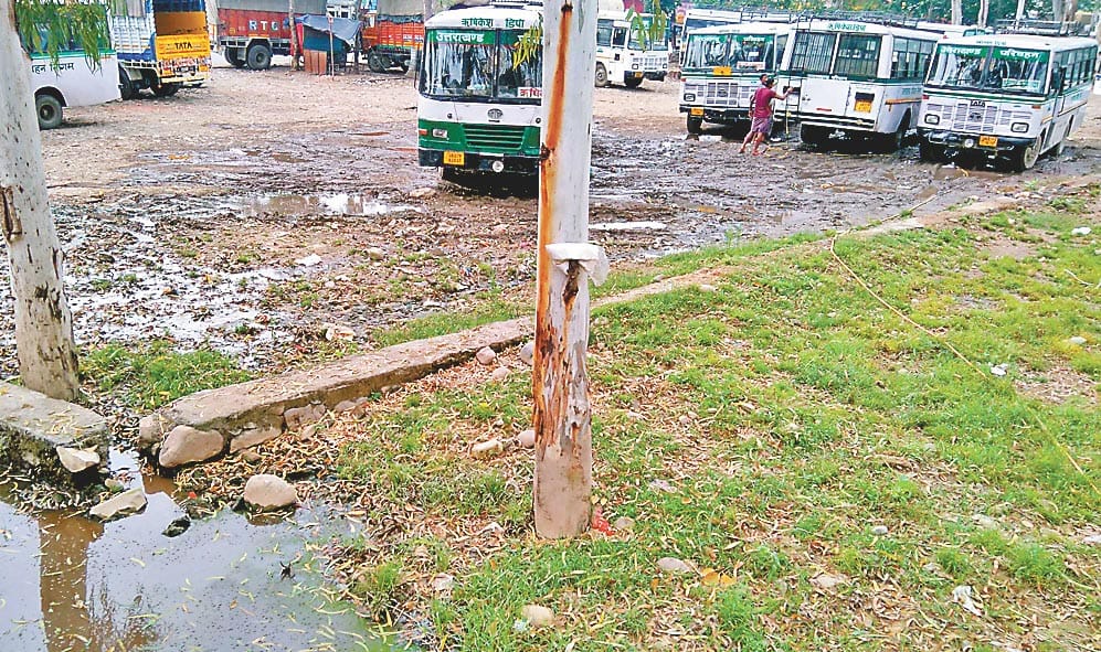 Vehicle washing water logging in the open