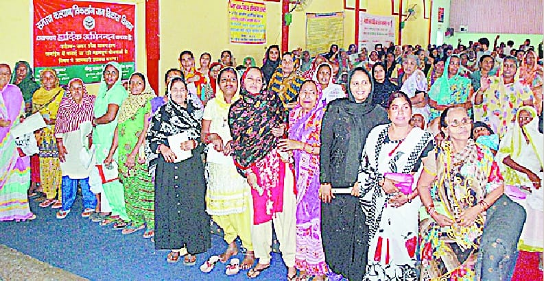 nari samman samaroh mein sammanit