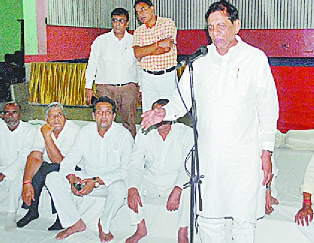teesre bantware ki taraf jaa rahe halat : Hukum Singh