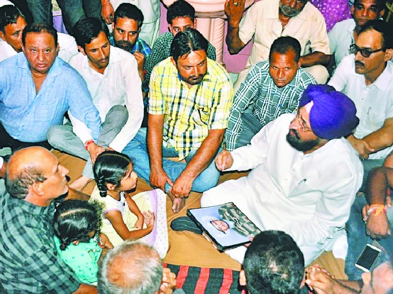 pathankot martur madan lal, partap singh bajwa, political news, patankot