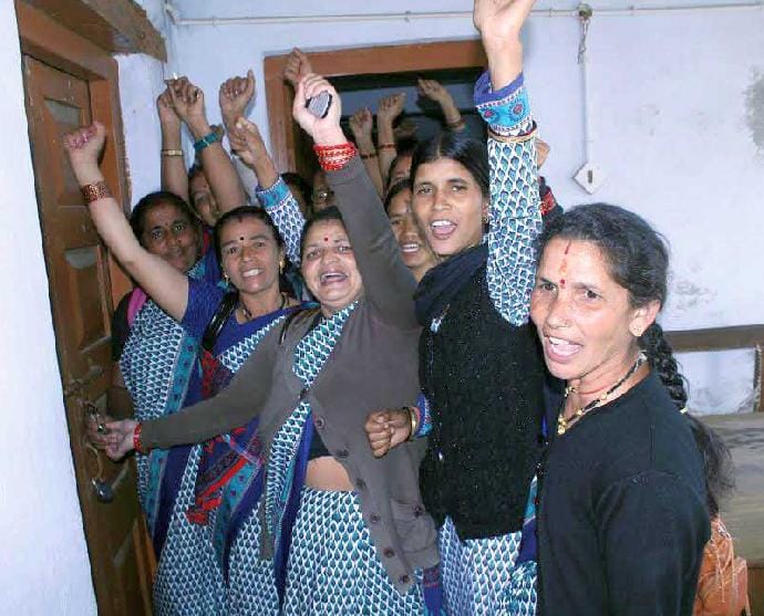 Anganwadi workers in Bedhinag the lockout