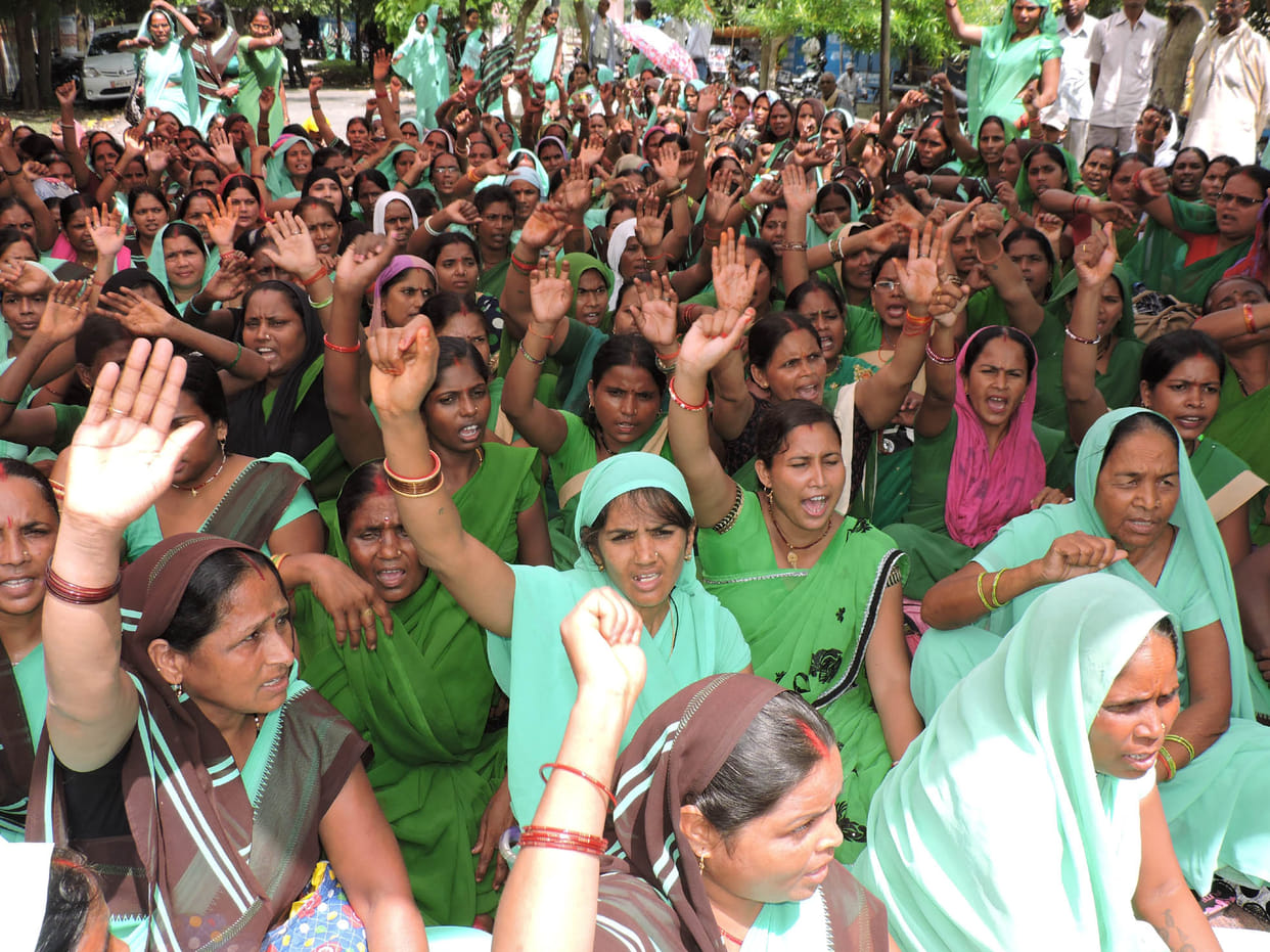 Anganwadi workers picketing