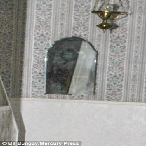 Ghosthunter captures ghost image in house 