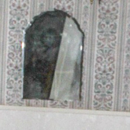Ghosthunter captures ghost image in house 