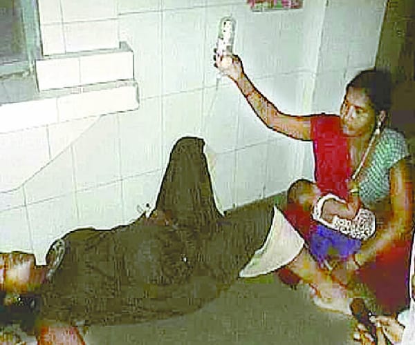  A lady delivered a baby in bathroom in balrampur.