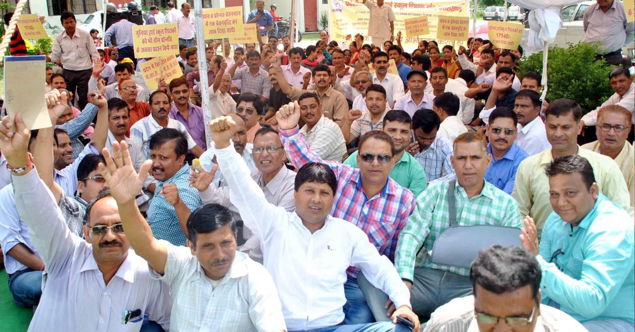 teacher's protest at education Directorate.