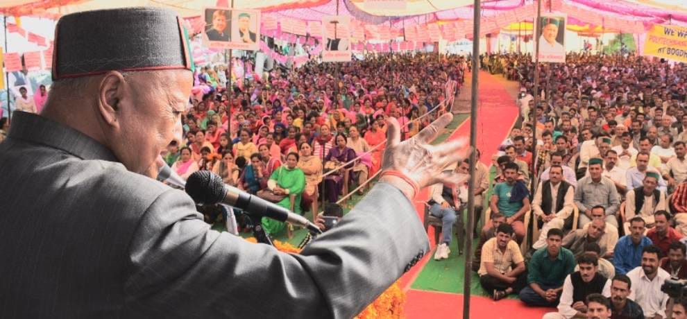 cm virbhadra singh hits outs at hpcc working