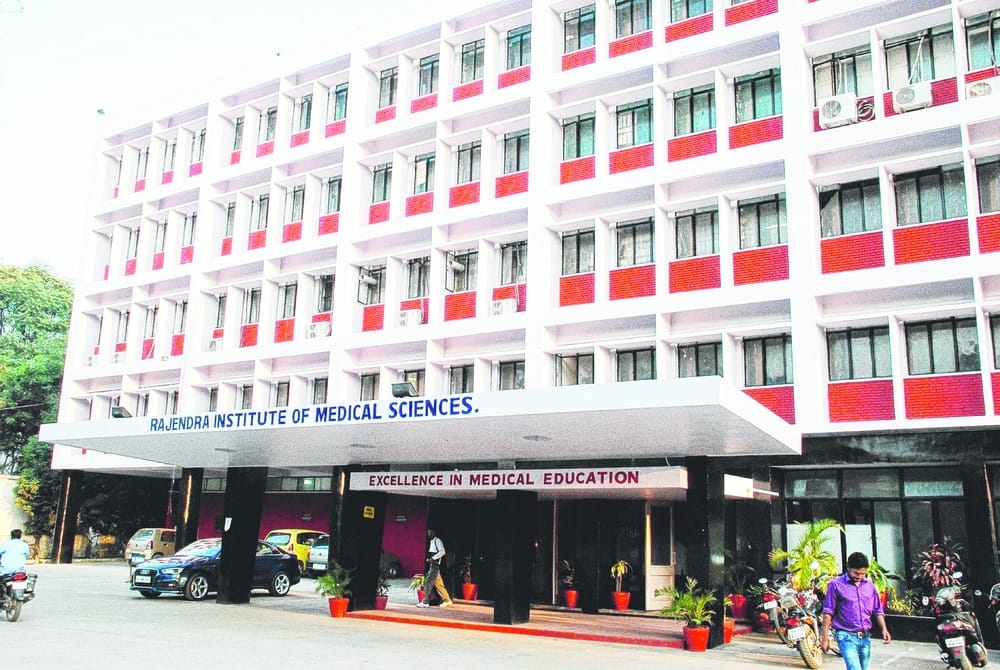 Jharkhand High Court Order to appear RIMS Director
