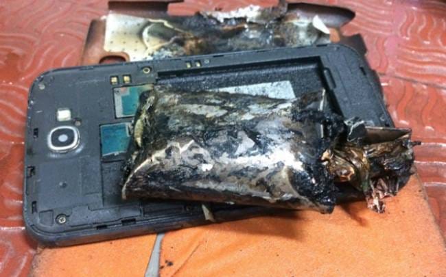Samsung Note 2 catches fire on Singapore-Chennai flight