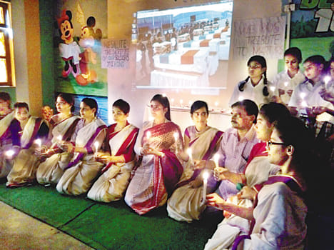Devotional singing tributes to the martyrs