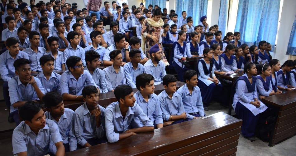 pathshala, police ki pathshala, traffic police ki pathshana, amar ujala pathshala event