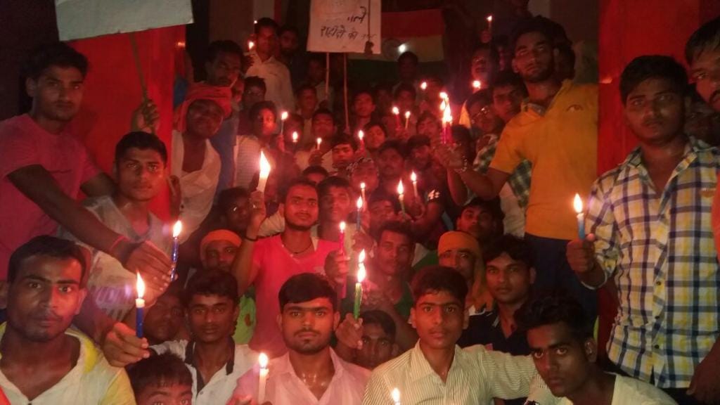 Tribute to the martyrs in tears