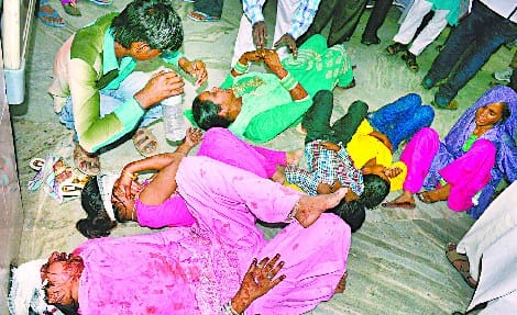  Overloaded truck collision upturned trolley, 40 injured