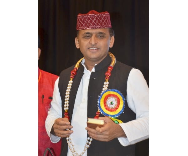 akhilesh yadav speaks in newspaper confederation programme