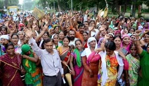  Anganwadi workers blocked the highway