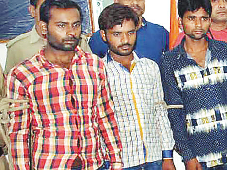 three highway lootere arrested 