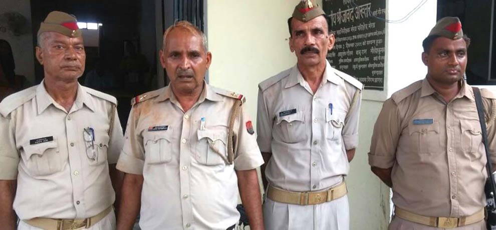 five prisoner abandoned from jail van in bulandshahr