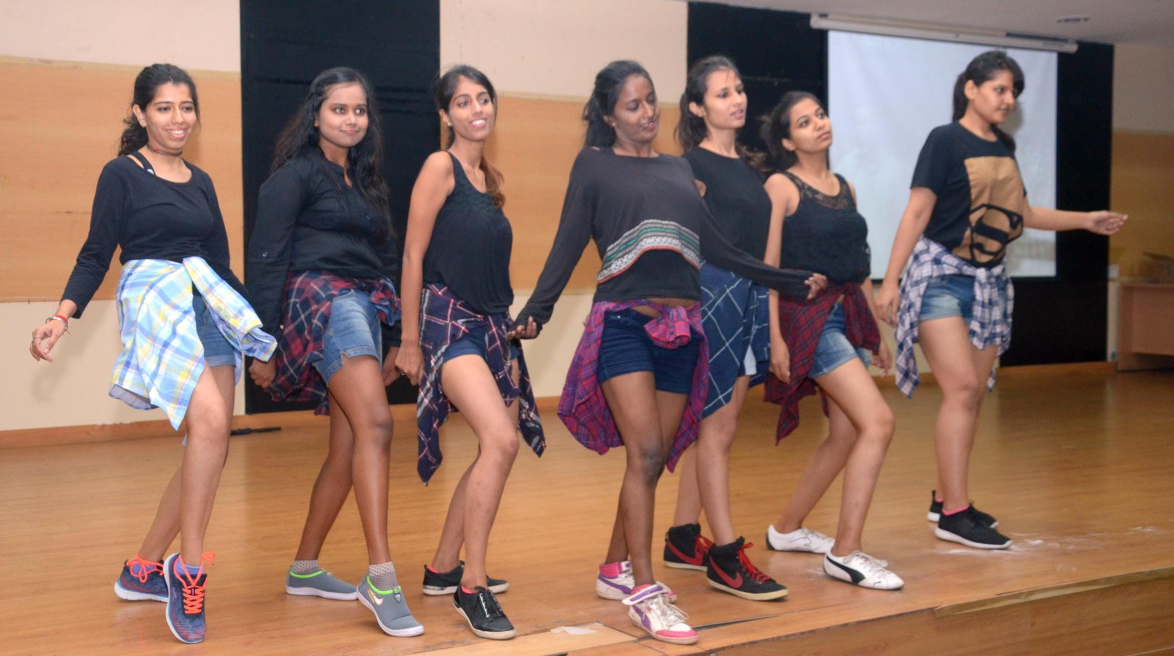ohar dance compition in ram manihar lohia university