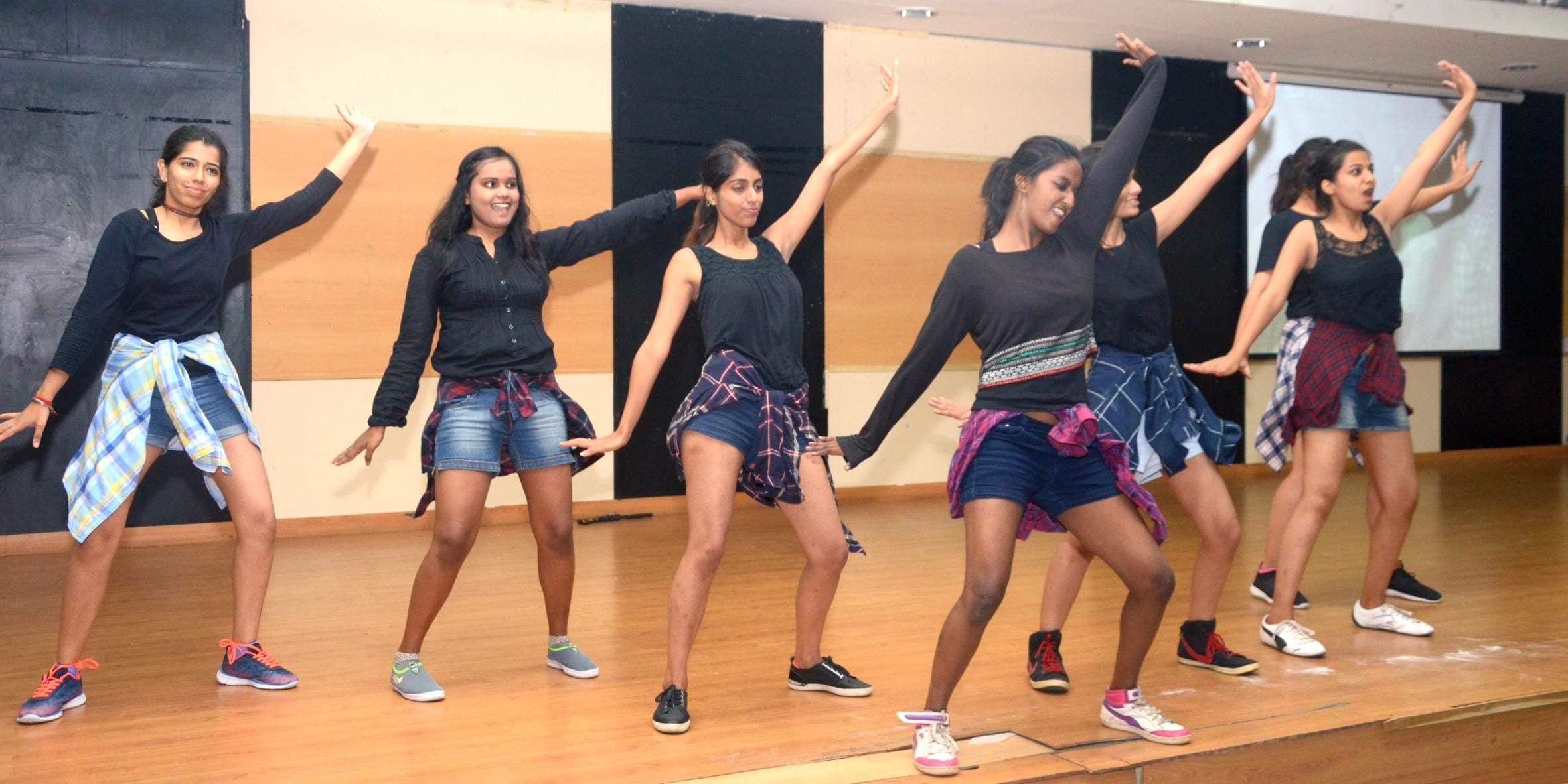 ohar dance compition in ram manihar lohia university