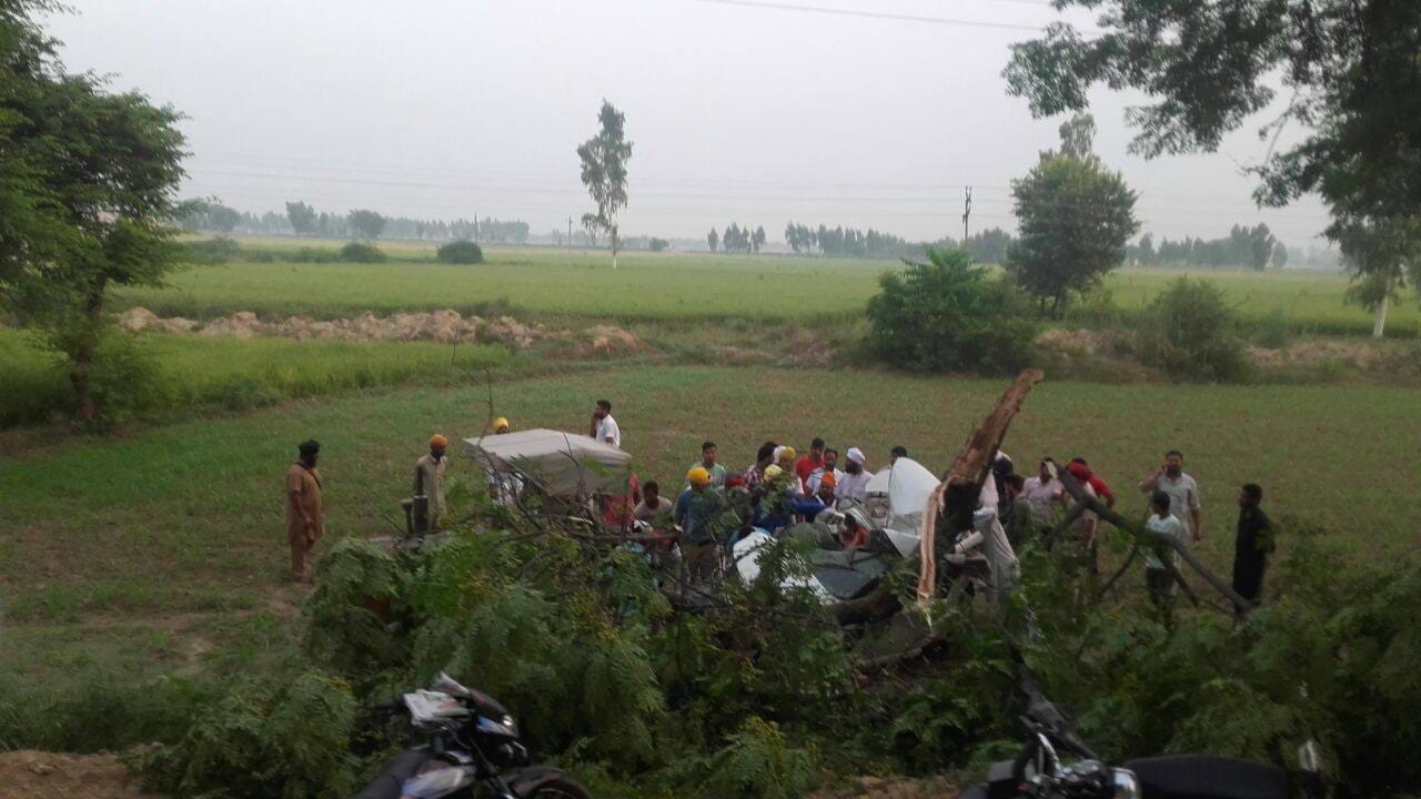 five members of a family died in road accident in faridkot of punjab