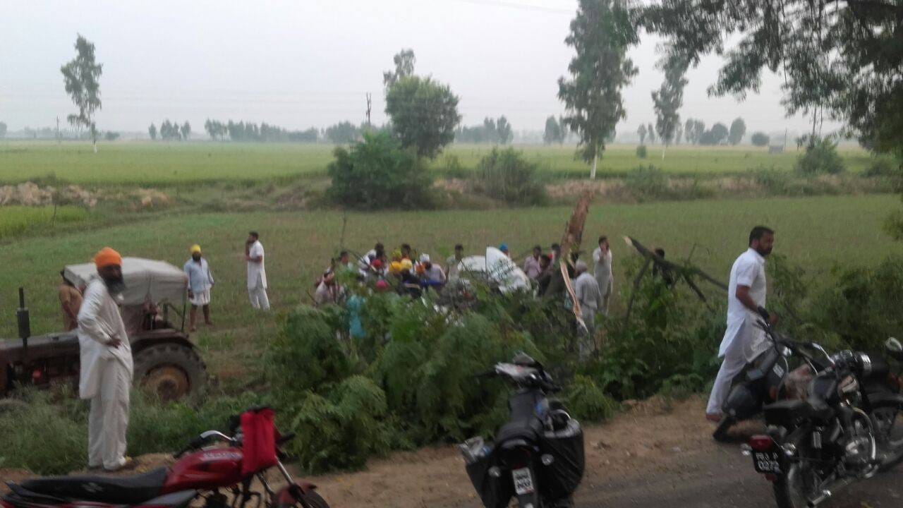 five members of a family died in road accident in faridkot of punjab