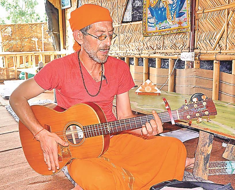 Hindi music admires foreign tourists