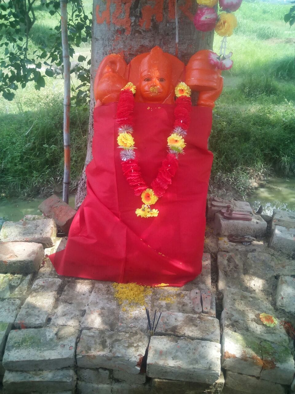 miscreants threw the statue into pit, stress